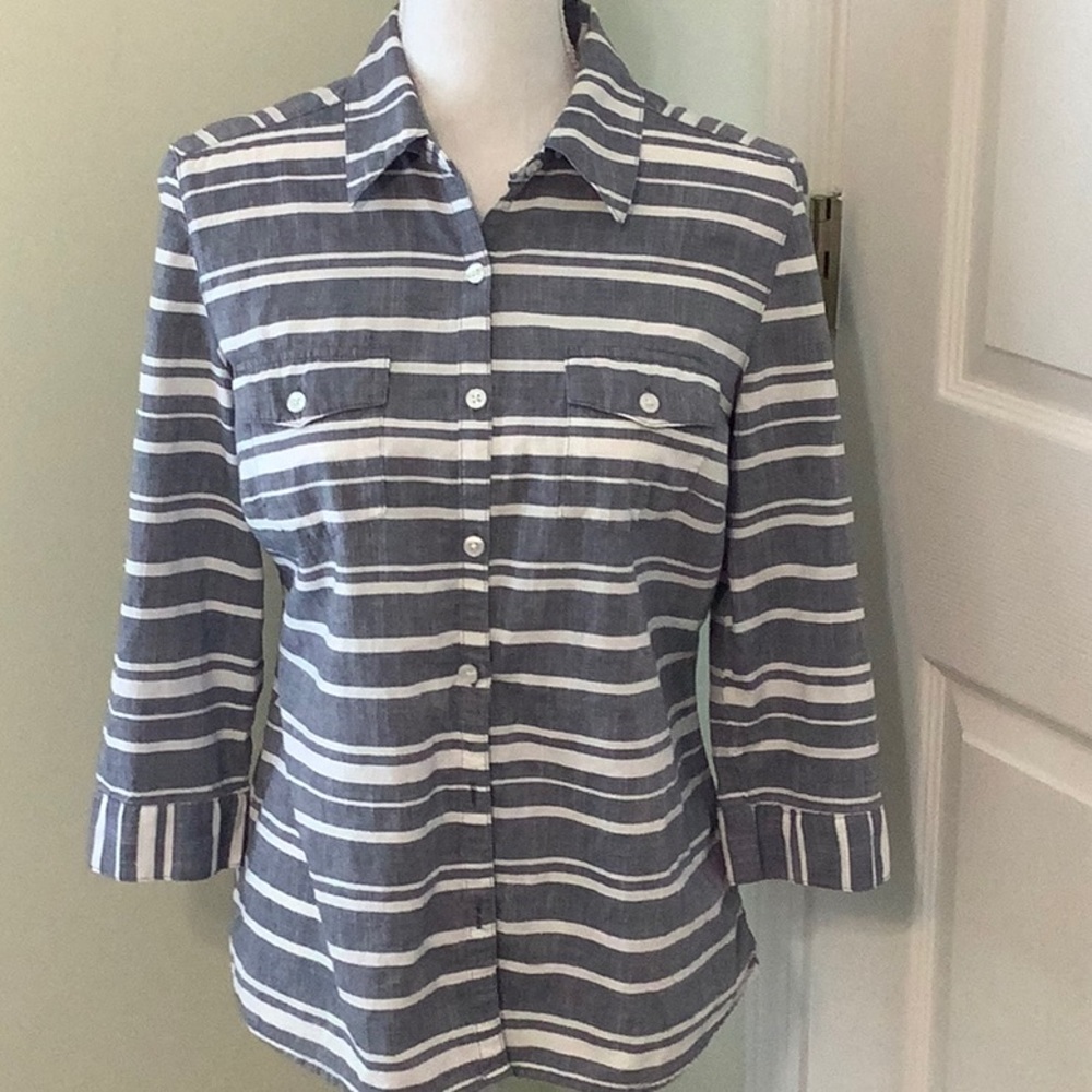 🦋KIM ROGERS Cotton button front shirt, petite Med